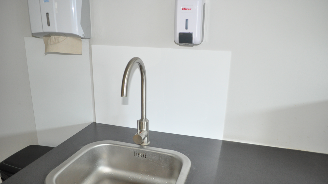 Splashback: Plexisklový panel do kuchyně nebo koupelny